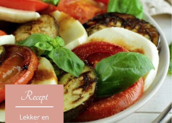 Zomerse salade van gegrilde aubergine