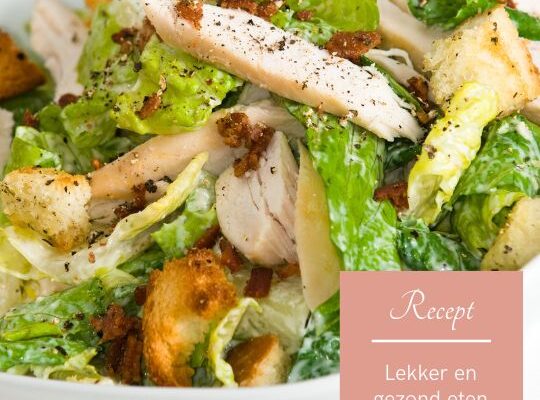 Zomerse salade met kip en fruit